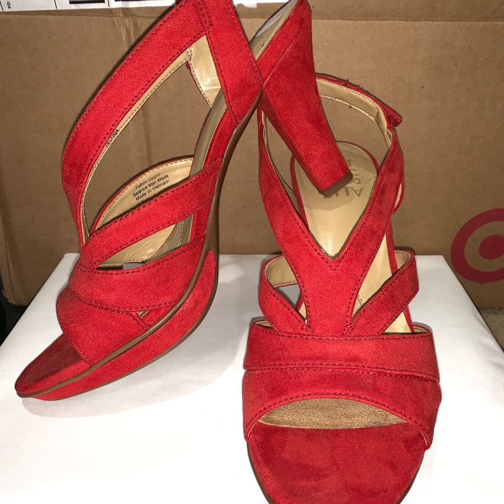 Sexy red heels 👠
